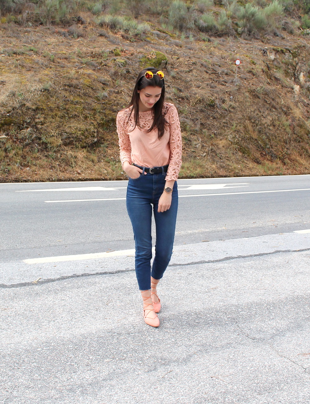 peexo-fashion-blogger-wearing-lace-top-and-topshop-binx-jeans-and-lace-up-flats-and-rose-gold-sunglasses