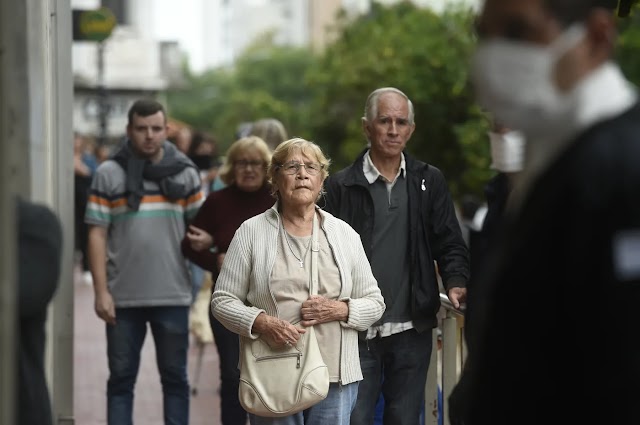 El Gobierno oficializó el bono de $70.000 para jubilados y pensionados del mes de mayo