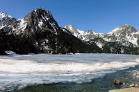 Espectacular paisaje de l'Estany  de Sant Maurici en  Espot