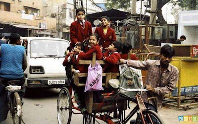 School Buses in India Seen On www.coolpicturegallery.net