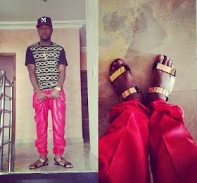 #CODED-ish News::Davido Shows Off a Pair of Gold Sandals (PHOTO)