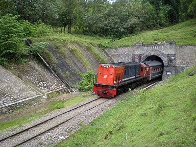 10 Terowongan Kereta Api Terpanjang di Indonesia