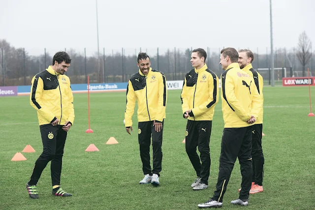 Opel fordert die BVB Stars heraus – mit unglaublichen Trickshots.