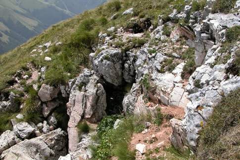 http://www.themarcheexperience.com/2014/09/la-leggenda-della-grotta-sibilla-monti.html