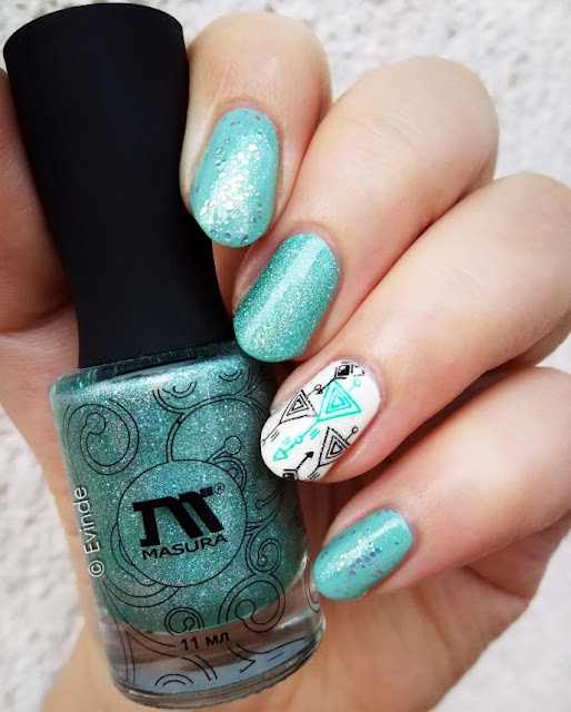 masura mint breeze holographic nail polish