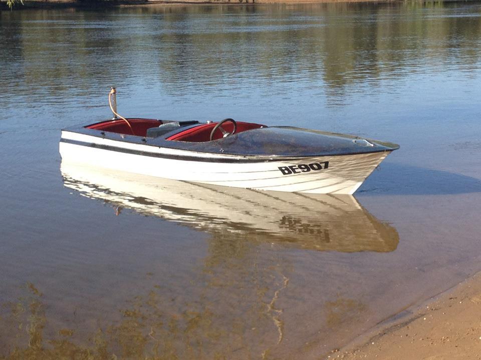 Hasyim: Lewis clinker boat