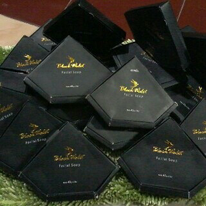 http://www.beesaliva.com/2017/01/black-walet-facial-soap.html