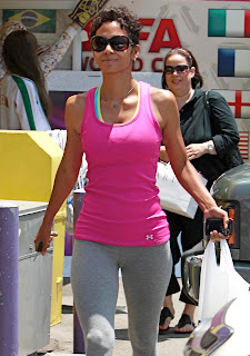 Halle Berry’s Sweet MILF Camel Toe