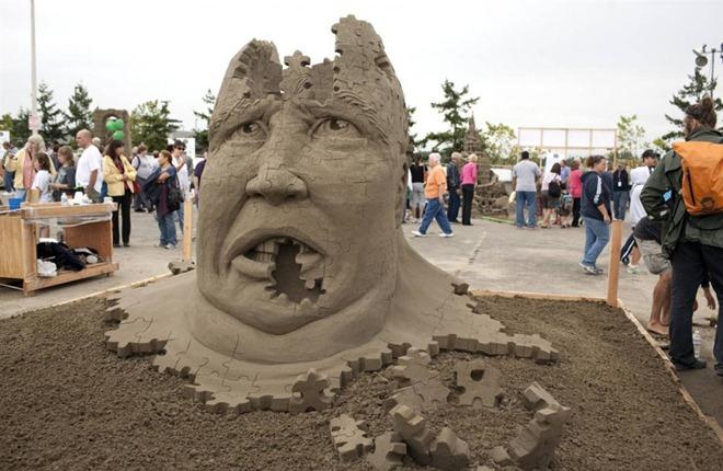 Sand Sculpture Art Work - Sculptures Working on his Creation...