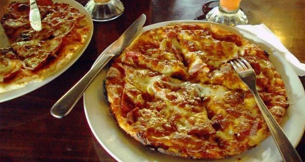 Pizza Kayu Bakar Kedai Kita