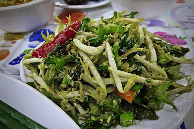 Hajjah Mona Nasi Padang, urap