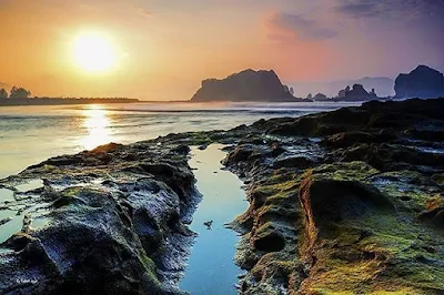 foto sunset indah di pantai payangan jember jawa timur