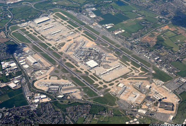 Resultado de imagem para aeroporto britânico de Heathrow