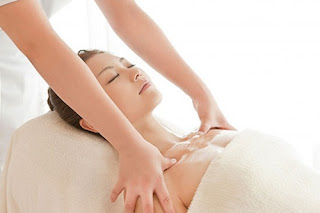 Massage ngực - Phương pháp tăng vòng 1 ở tuổi 15