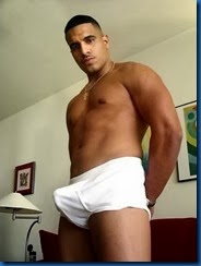 HOMEM GOSTOSO DE CUECA BRANCA 005