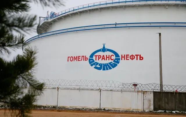 Polish oil pipe hit by leak as EU ministers tackle energy crisis