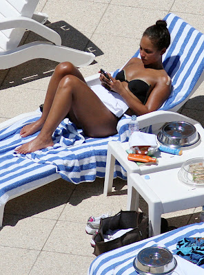 Alicia Keys Bikini Photos