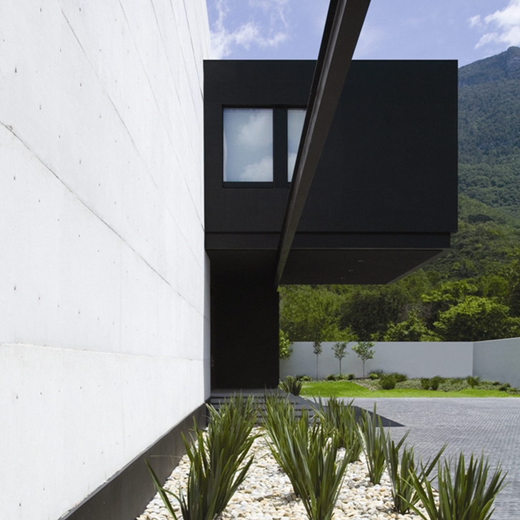 Modern facade of Modern contemporary CT House in Mexico