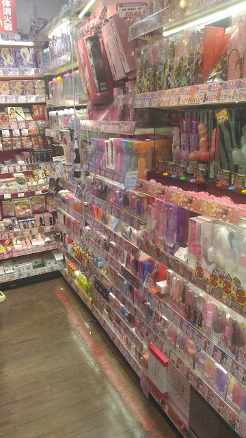 Et bien sûr de l'autre côté les "jouets" pour femmes