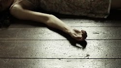  Μακάβριες σκηνές  από την Φωκίδα με τη σορό ηλικιωμένης γυναίκας να μεταφέρεται τυλιγμένη με σεντόνι στο πίσω κάθισμα ενός ταξί – Οι αστυνο...