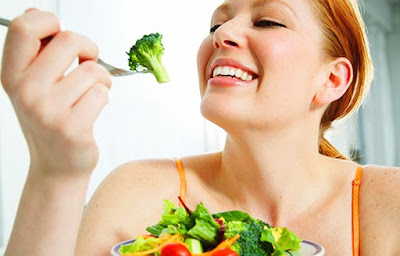 Tăng cường ăn rau xanh giúp bạn có làn da trắng mịn như mơ ước