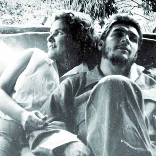 Che Guevara Relaxing with Alaida