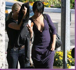 rihanna-breasts-nobra