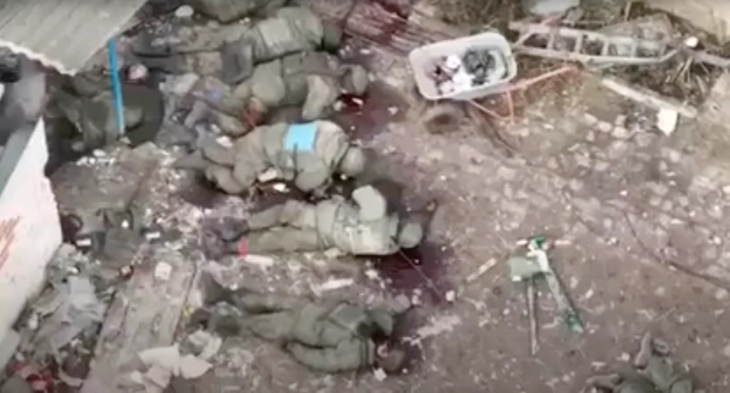 Video: Ukrainians Shoot 11 Russian POWs in Cold Blood – US Merc Involved