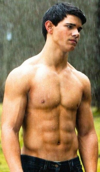 Taylor Lautner Bulge Alert at 207 PM