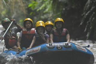 arung jeram bogor sungai kalibaru