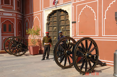 Photo of Guards with canons in the Jaipur City Palace