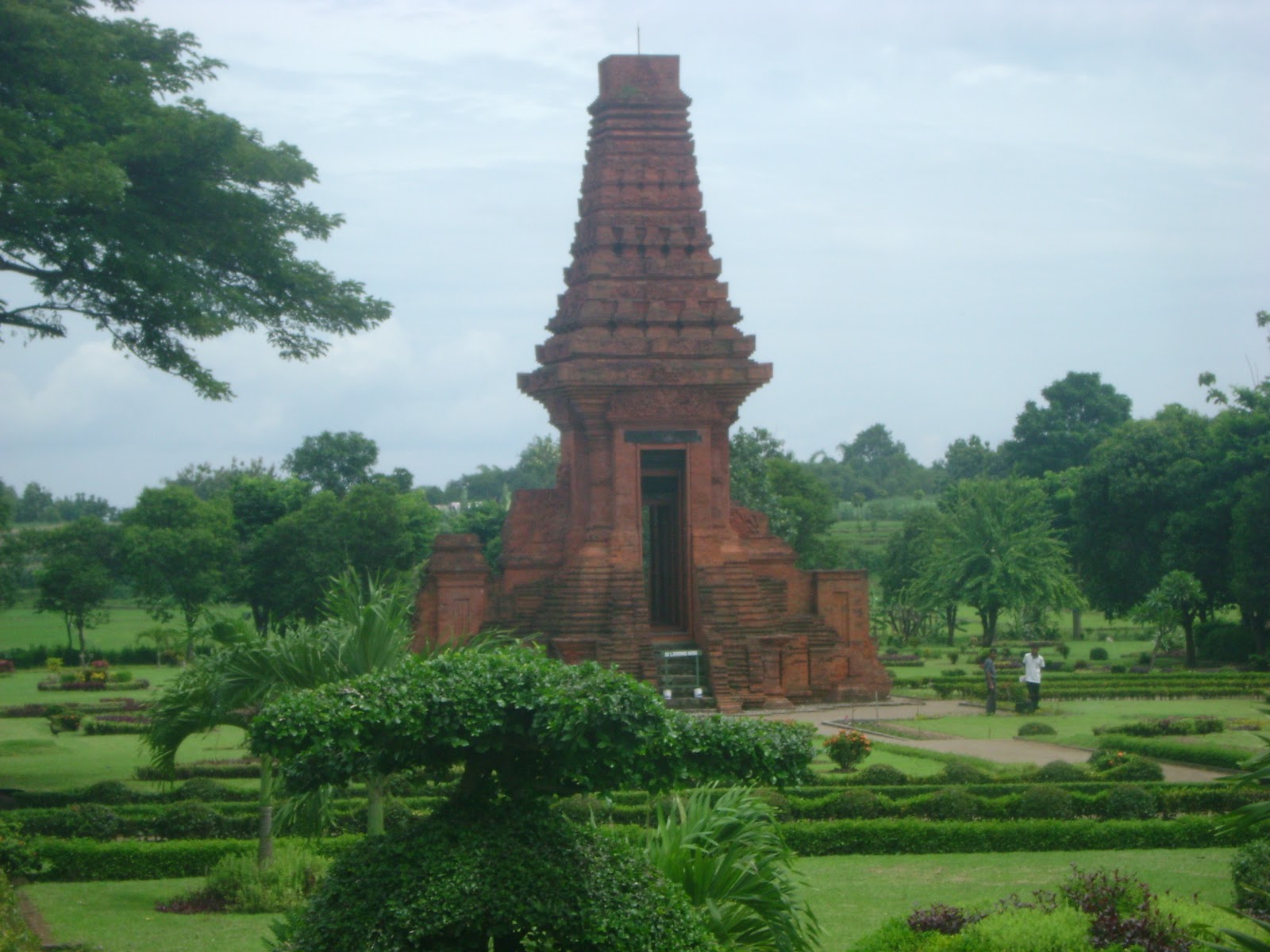 Gapura Bajang Ratu Kekunaan