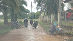 Potret Jalan Buruk Samping Polres Tebo, Warga Tuding Pemerintah Tutup Mata 