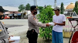   Puluhan Tukang Becak di Bukateja Dapat Nasi Kotak Dari Polisi