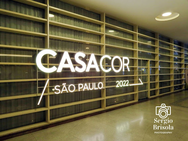 Close-up da fachada da CASACOR São Paulo 2022 no primeiro andar do Conjunto Nacional em Cerqueira César