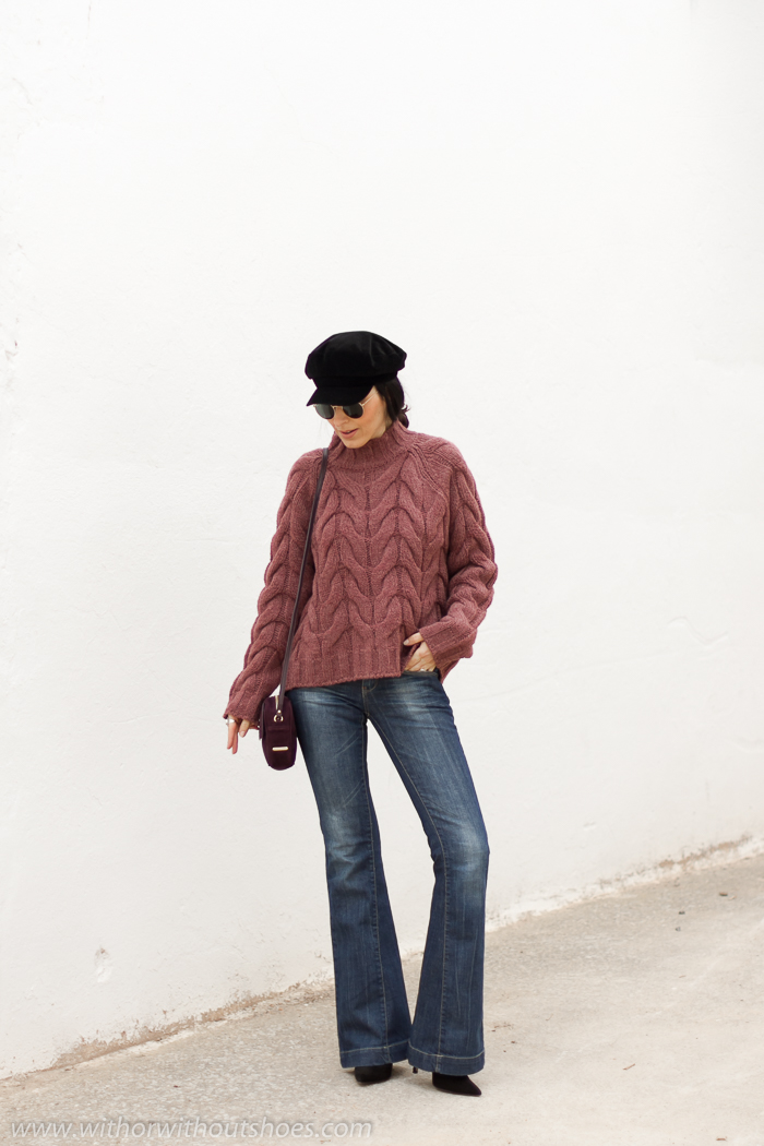 Blogger influencer de moda valenciana con idea para vestir en invierno con frio y jeans acampanados