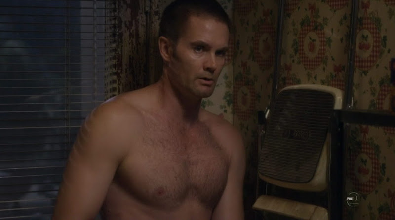 Garret Dillahunt Shirtless on Raising Hope s1e14