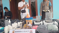 Penggerebekan rumah kontrakan di Karawang yang dijadikan tempat memproduksi tembakau sintesis