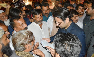  Moonis Elahi visited the protest camp of the employees of Gujrat Municipal Corporation.