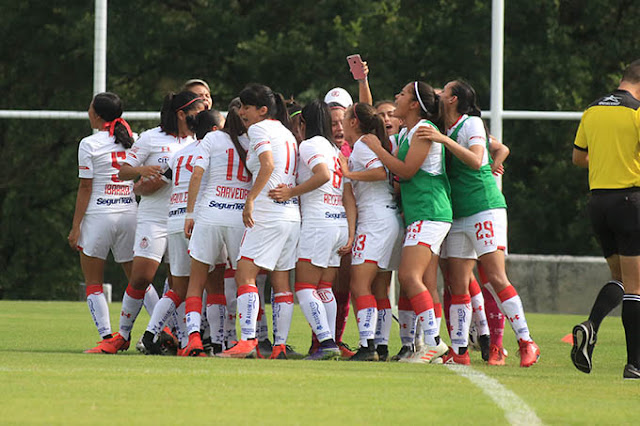 Las Diablas Rojas del Toluca le quitaron el invicto a las Celestes del Cruz Azul luego de vencerlas un gol por cero 