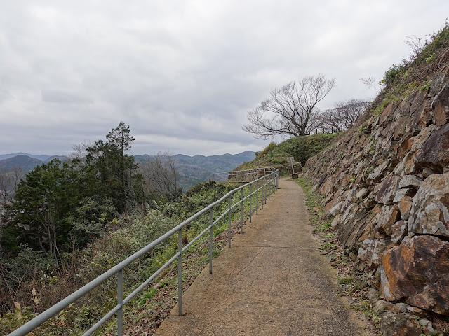 月山富田城跡　勝日高守神社から本丸へ