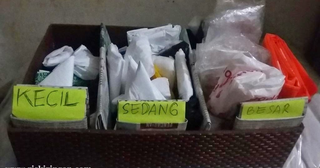 ReeNgan Melipat dan Menata Plastik Kresek