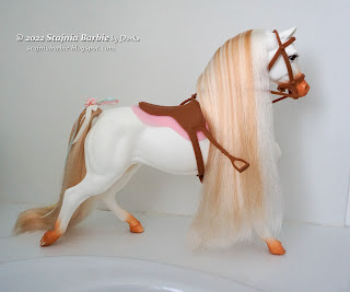 Barbie Blinking Beauty horse
