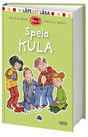 Omslag till Spela kula. Bilden visar fyra barn som håller på att spela kula. Några av dem ser lite ängsliga ut.