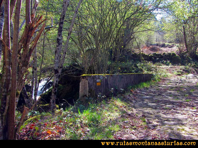 Ruta al Campigüeños y Carasca: Puente con marca de pintura