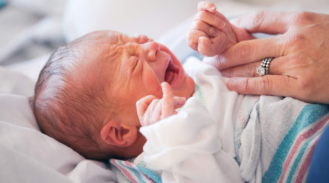 newborn baby crying colic soothing tips