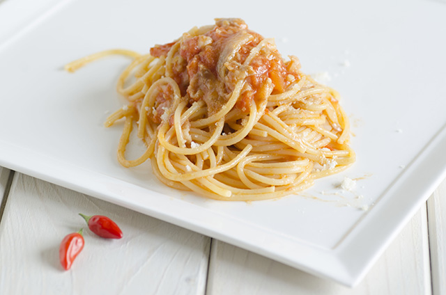 Spaghetti all'amatriciana con pomodoro fresco