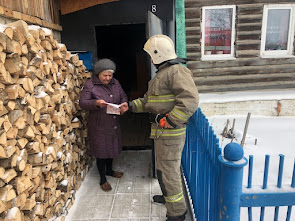 Противопожарные ликбезы для горожан проводят Сухоложские огнеборцы.