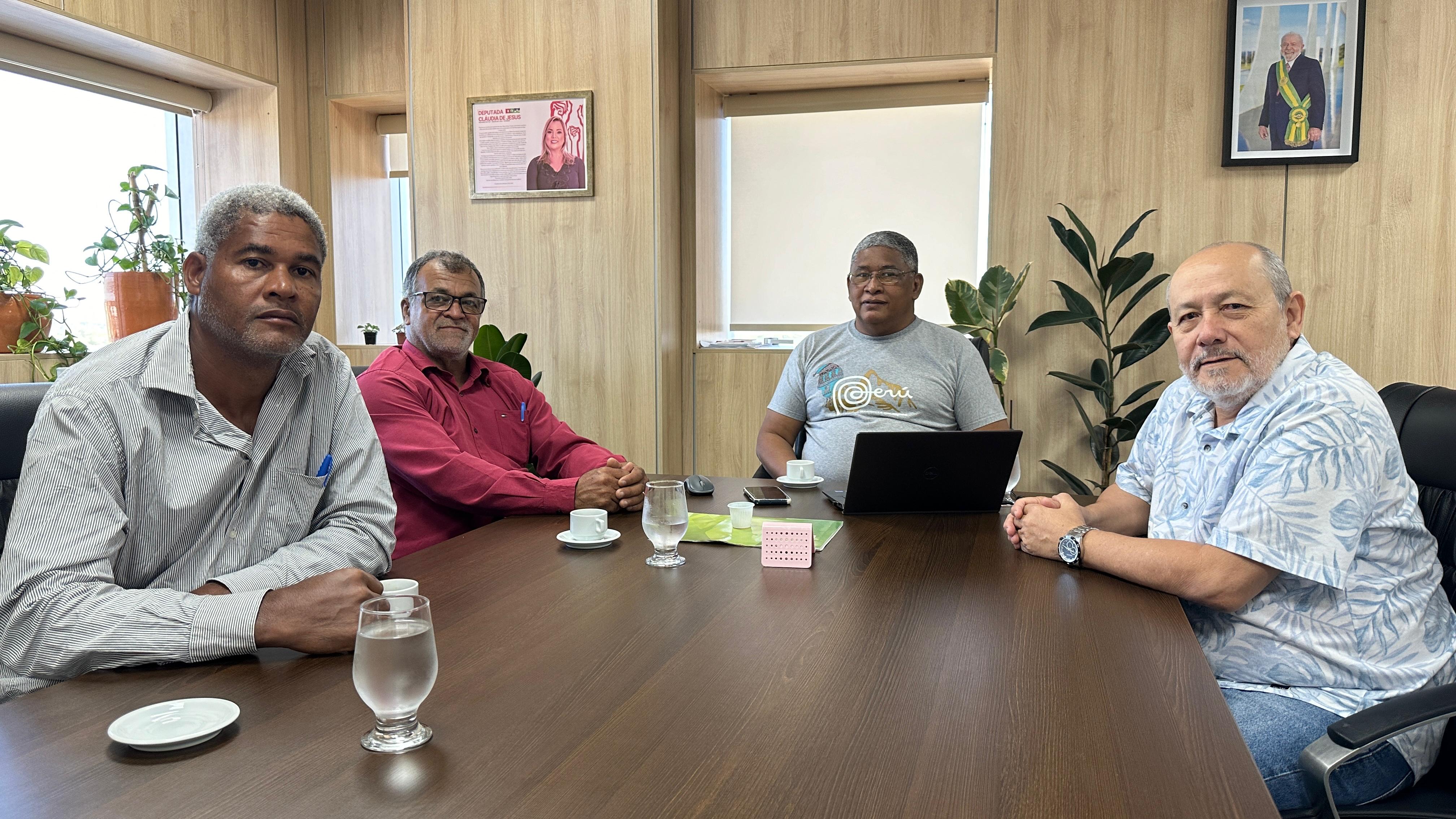 Cláudia de Jesus recebe visita de lideranças de Alto Alegre dos Parecis