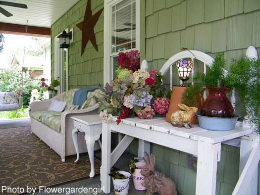 flower pot ideas for deck Cottage Front Porch Decorating | 525 x 394